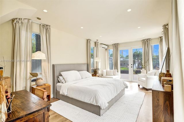 2570 NE 201st St, Miami, FL 33180