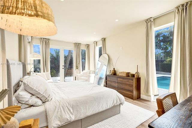 2570 NE 201st St, Miami, FL 33180