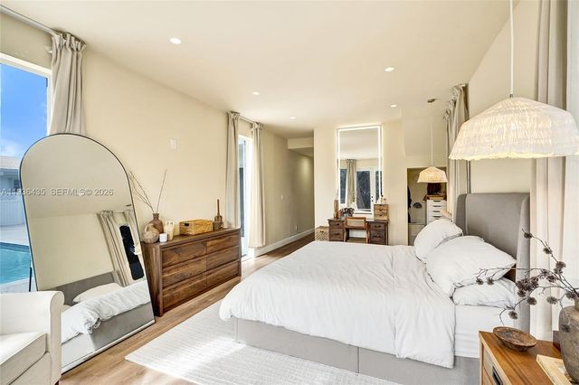 2570 NE 201st St, Miami, FL 33180