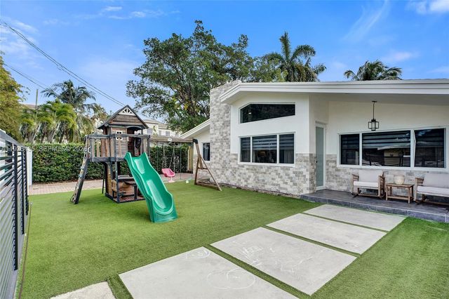 2570 NE 201st St, Miami, FL 33180