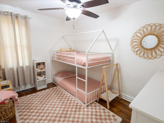 26 W Colin DR, Portsmouth, VA 23701