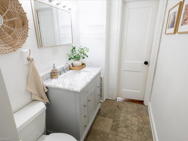 26 W Colin DR, Portsmouth, VA 23701