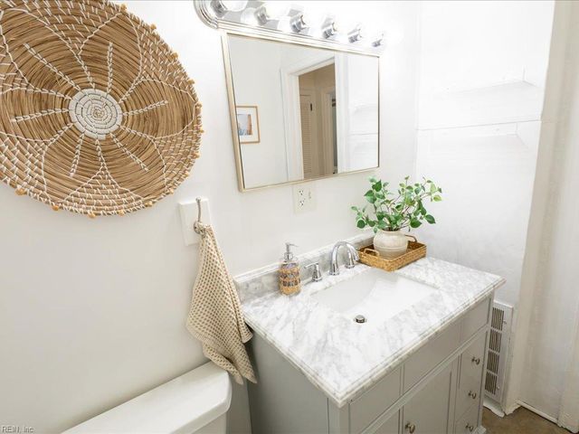 26 W Colin DR, Portsmouth, VA 23701