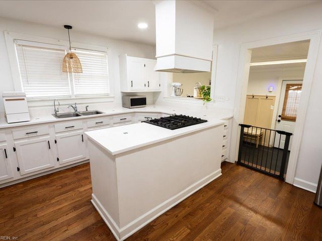 26 W Colin DR, Portsmouth, VA 23701