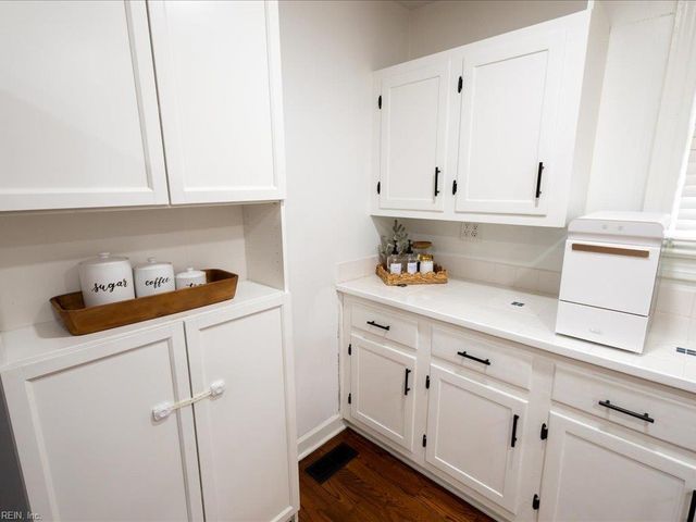 26 W Colin DR, Portsmouth, VA 23701