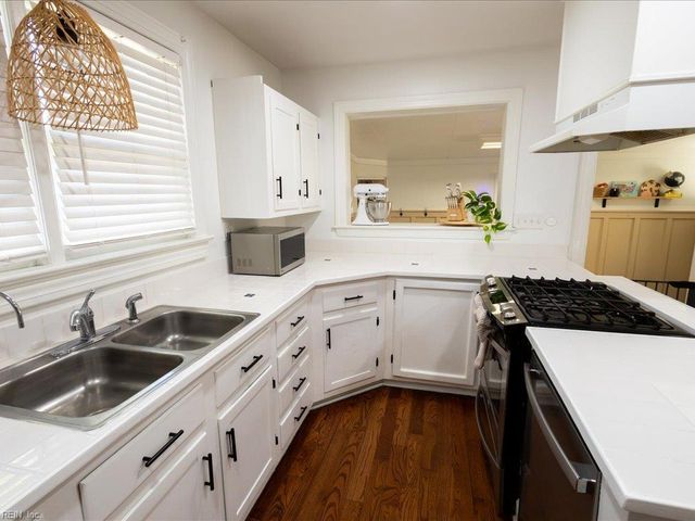 26 W Colin DR, Portsmouth, VA 23701