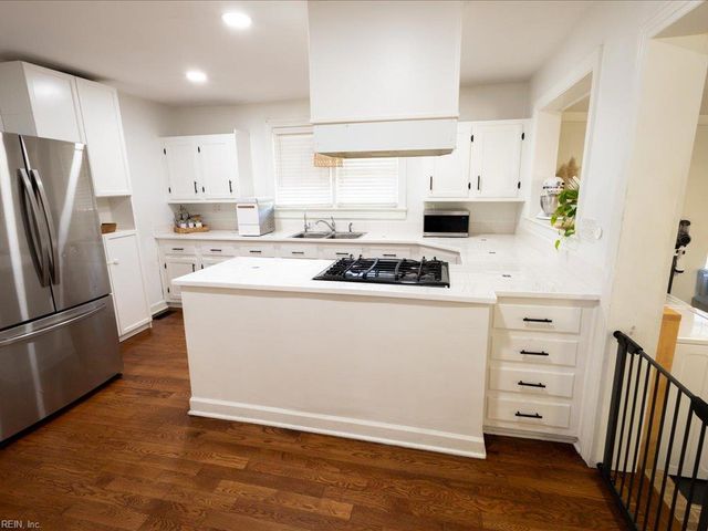 26 W Colin DR, Portsmouth, VA 23701