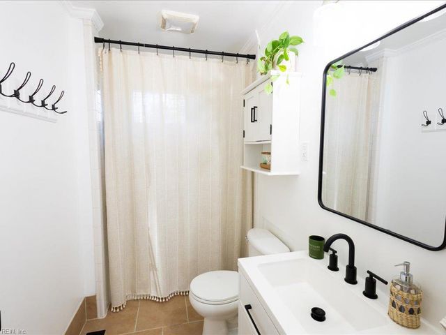 26 W Colin DR, Portsmouth, VA 23701