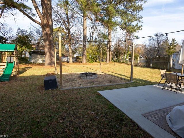 26 W Colin DR, Portsmouth, VA 23701