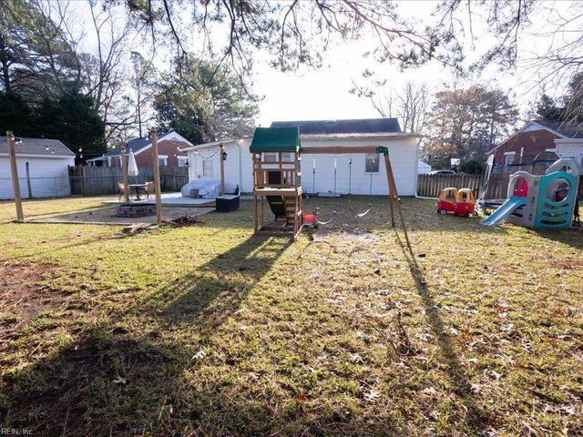 26 W Colin DR, Portsmouth, VA 23701