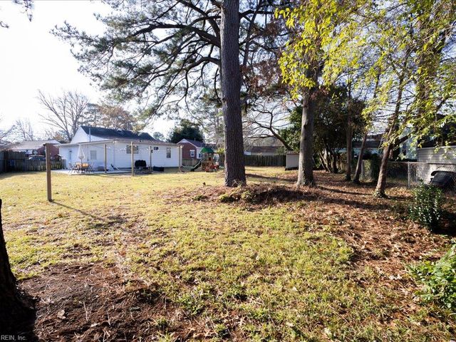 26 W Colin DR, Portsmouth, VA 23701