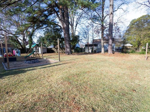 26 W Colin DR, Portsmouth, VA 23701