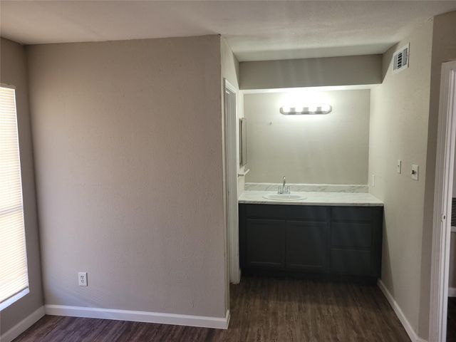 7200 W T C Jester Boulevard 2402, Houston, TX 77088