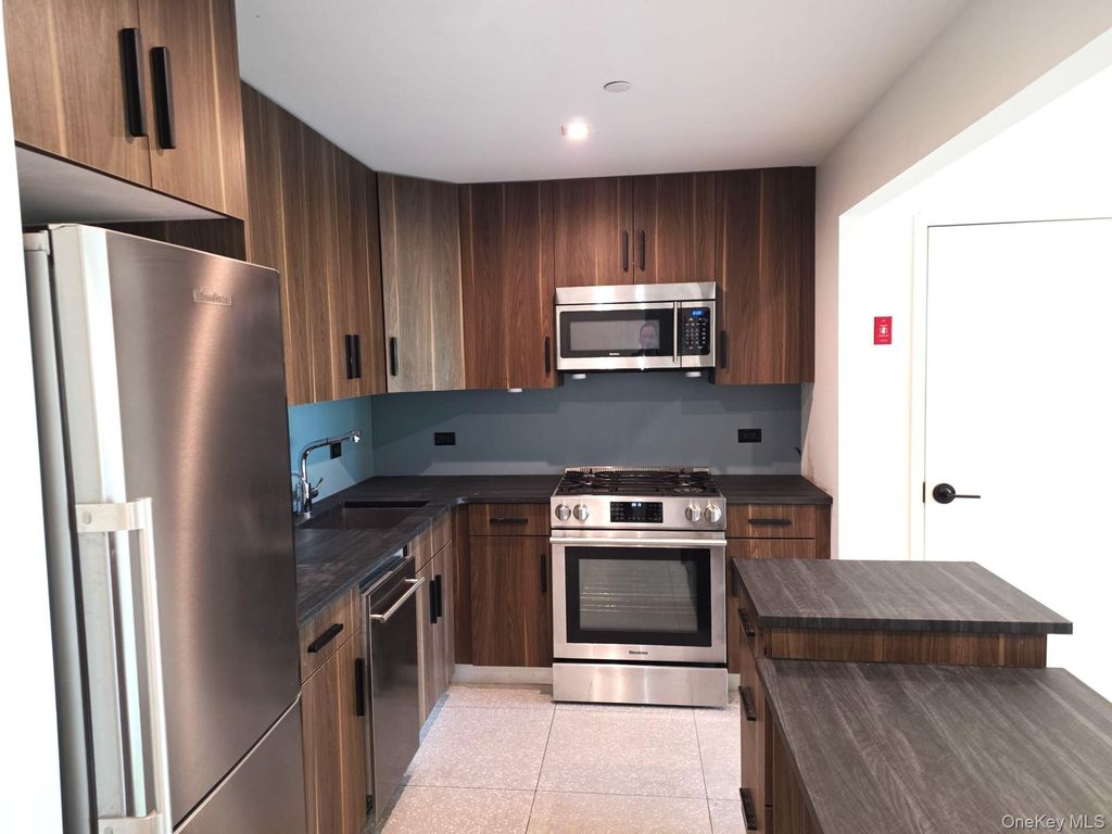 231 E 123rd Street, New York (manhattan), NY 10035 — photo 4