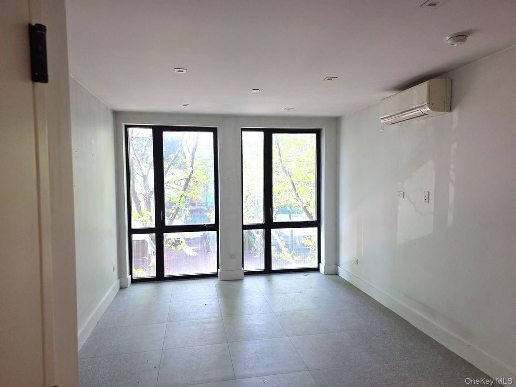 231 E 123rd Street, New York (manhattan), NY 10035 — photo 5