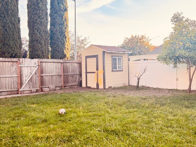 4193 Kimball Ln, Stockton, CA 95206