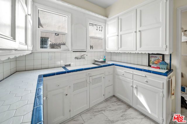 6361 Orange Street, Los Angeles, CA 90048