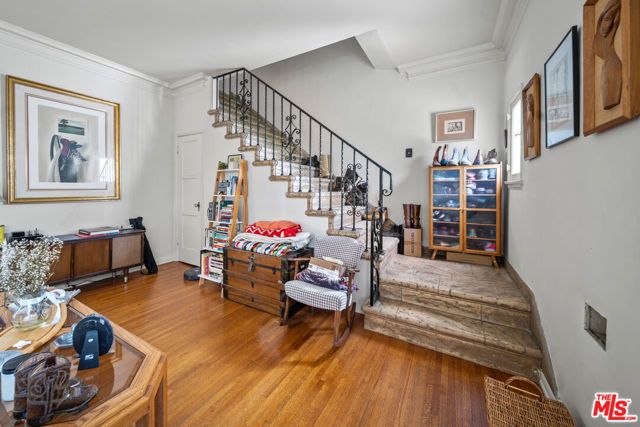 6361 Orange Street, Los Angeles, CA 90048