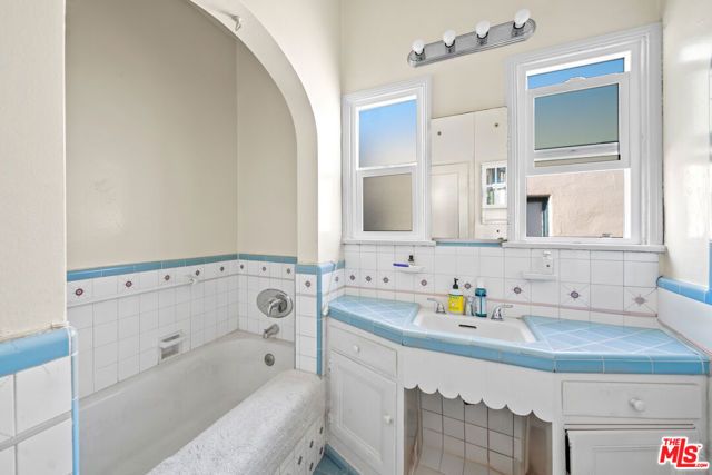 6361 Orange Street, Los Angeles, CA 90048