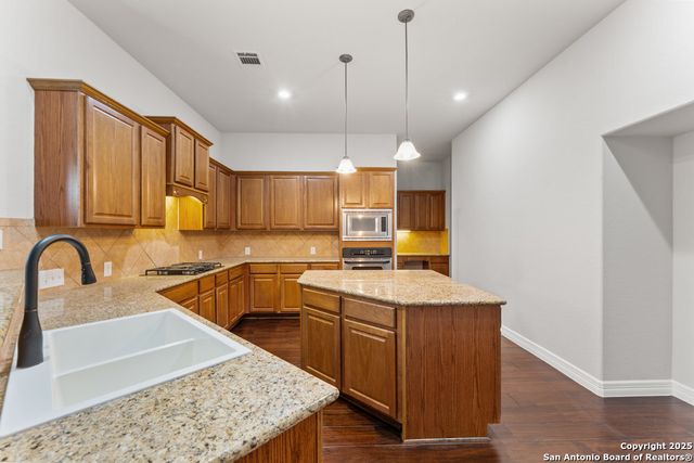 11 Sable Vly, San Antonio, TX 78258