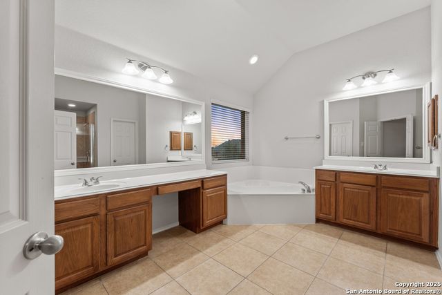 11 Sable Vly, San Antonio, TX 78258