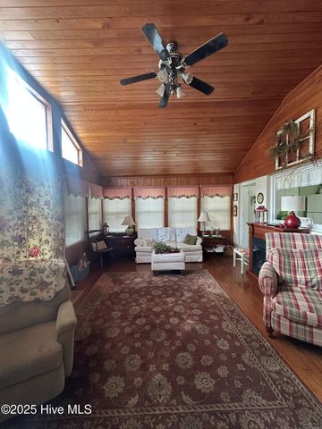 605 S Pembroke Avenue, Ahoskie, NC 27910