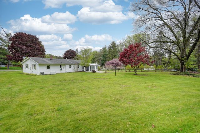 10 Pinehill Drive, Perinton, NY 14534