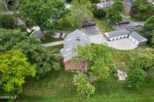2237 Evergreen Road, Ottawa Hills, OH 43606
