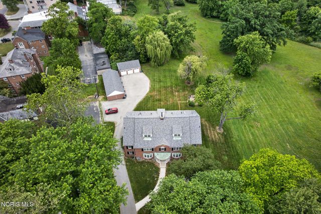 2237 Evergreen Road, Ottawa Hills, OH 43606