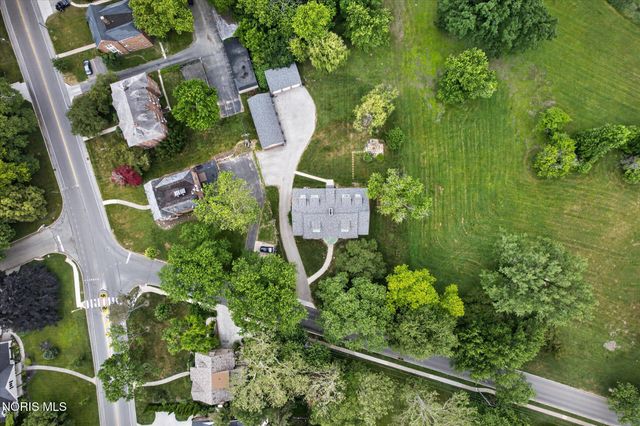 2237 Evergreen Road, Ottawa Hills, OH 43606