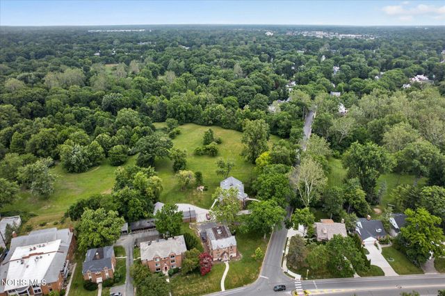 2237 Evergreen Road, Ottawa Hills, OH 43606