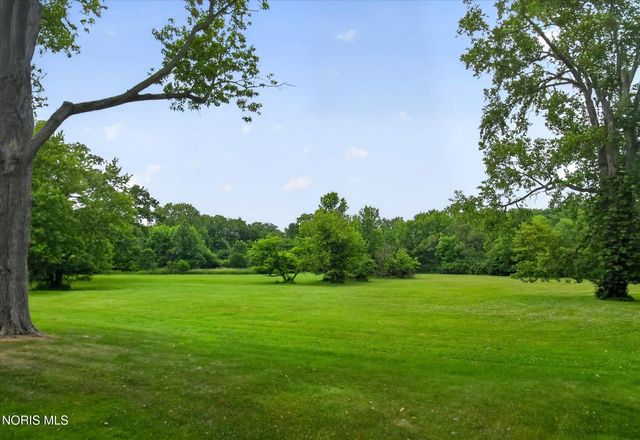 2237 Evergreen Road, Ottawa Hills, OH 43606
