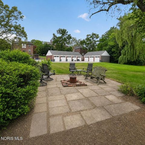 2237 Evergreen Road, Ottawa Hills, OH 43606