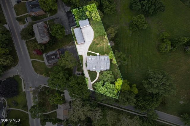 2237 Evergreen Road, Ottawa Hills, OH 43606