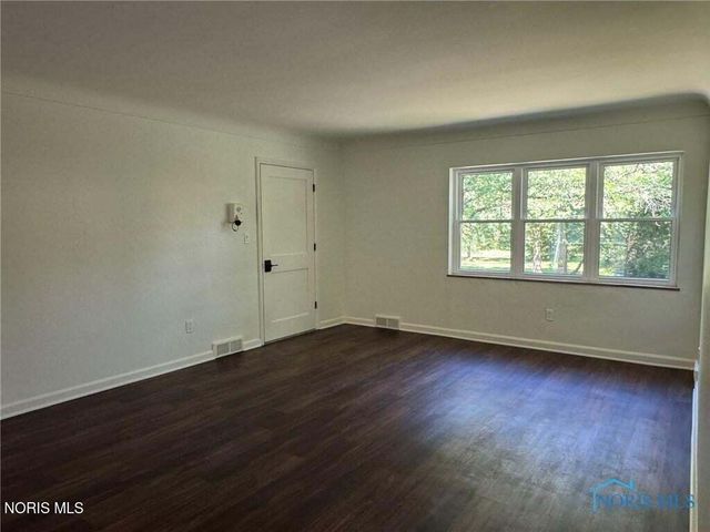 2237 Evergreen Road, Ottawa Hills, OH 43606