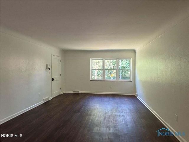 2237 Evergreen Road, Ottawa Hills, OH 43606