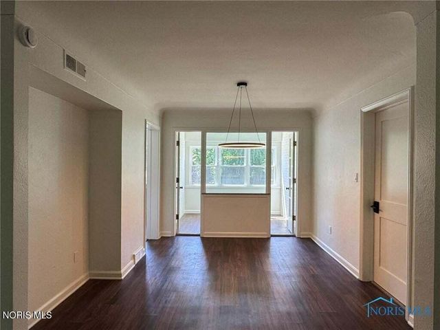 2237 Evergreen Road, Ottawa Hills, OH 43606