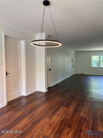 2237 Evergreen Road, Ottawa Hills, OH 43606