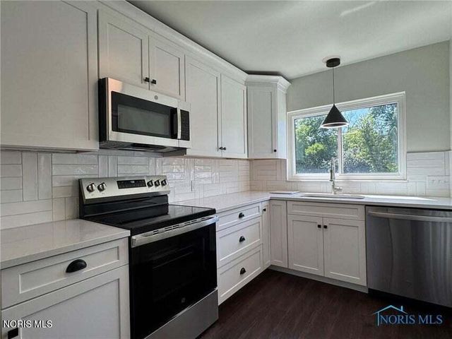 2237 Evergreen Road, Ottawa Hills, OH 43606