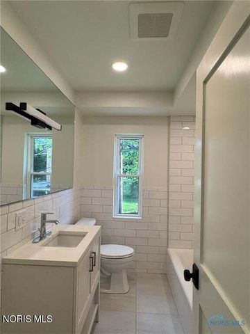 2237 Evergreen Road, Ottawa Hills, OH 43606