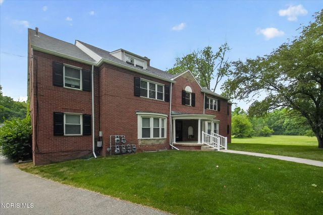 2237 Evergreen Road, Ottawa Hills, OH 43606