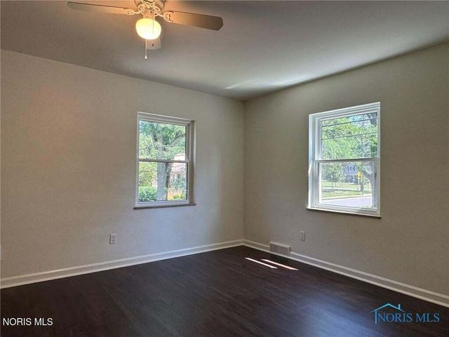 2237 Evergreen Road, Ottawa Hills, OH 43606