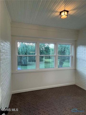 2237 Evergreen Road, Ottawa Hills, OH 43606