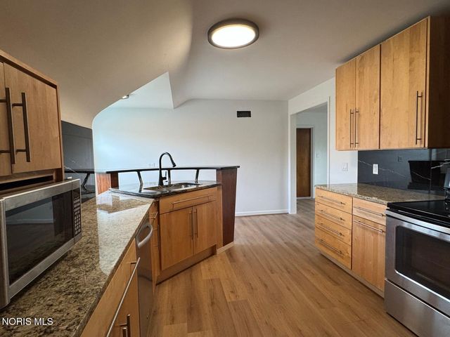 2237 Evergreen Road, Ottawa Hills, OH 43606