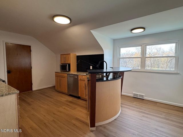 2237 Evergreen Road, Ottawa Hills, OH 43606