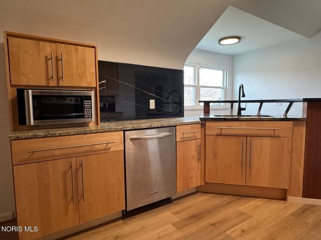2237 Evergreen Road, Ottawa Hills, OH 43606
