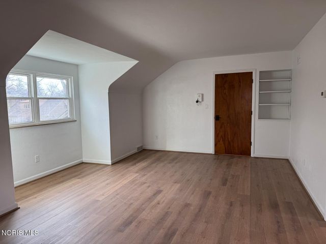 2237 Evergreen Road, Ottawa Hills, OH 43606