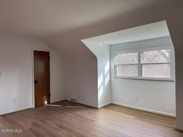 2237 Evergreen Road, Ottawa Hills, OH 43606