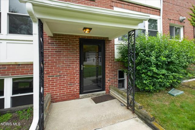 2237 Evergreen Road, Ottawa Hills, OH 43606