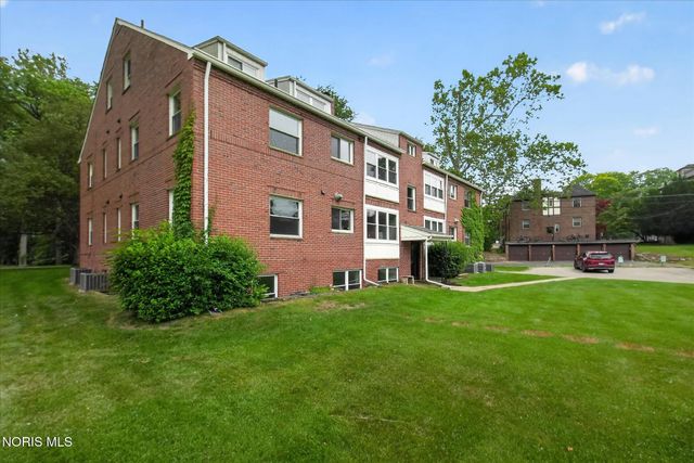 2237 Evergreen Road, Ottawa Hills, OH 43606